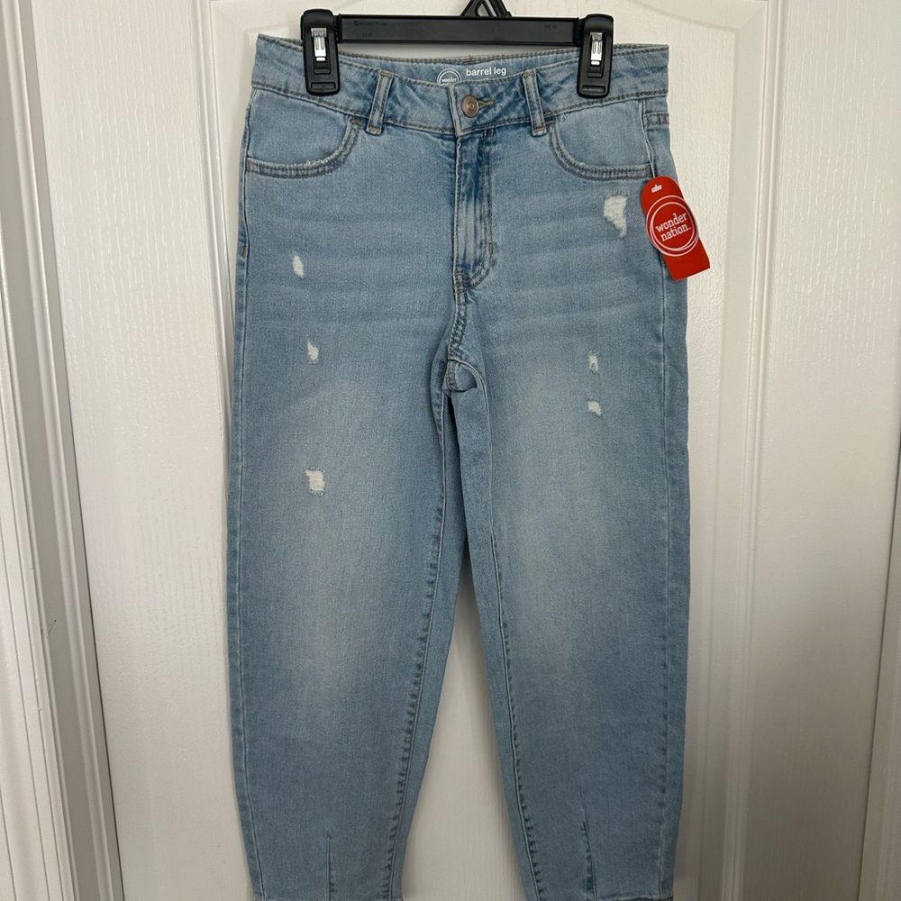 ⚡️NWT Universal Thread Light Blue High Rise barrel leg Jeans